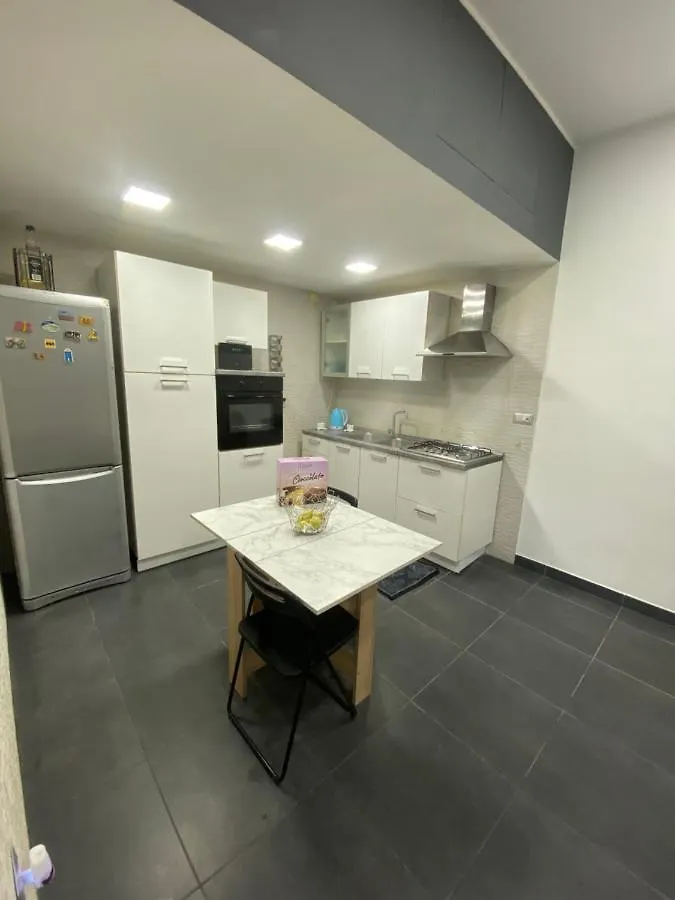 Napoli Centro Casa Con Due Camere E Cucina